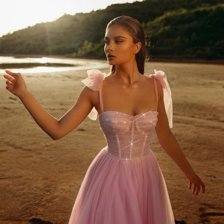 This elegant ball gown sparkling dress, named Robe Jackalinne, is perfect for any formal occasion. Made with high-quality materials, it will ensure a glamorous and unforgettable look. Its sparkling details will catch the eye and make you stand out in the crowd.