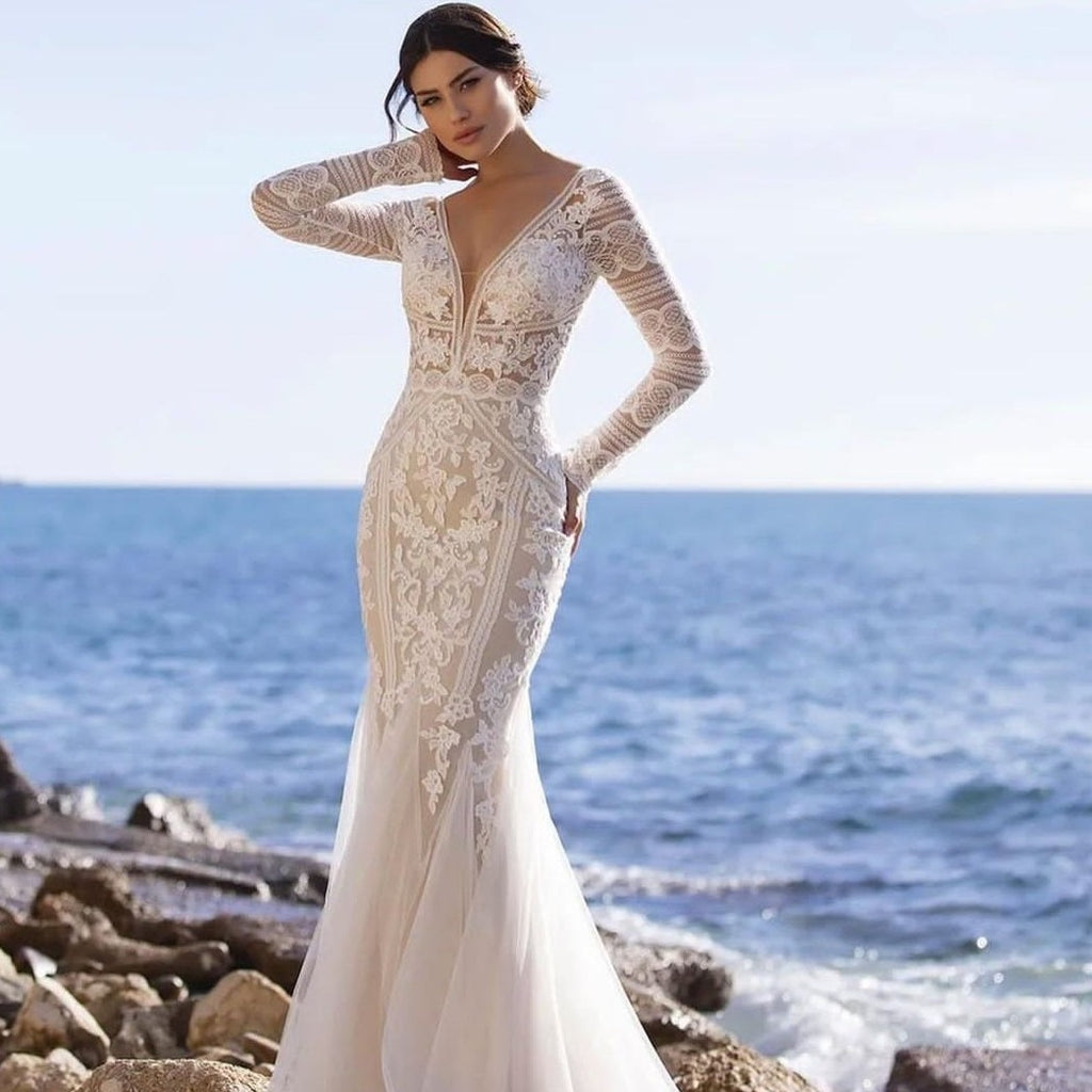 Indulge in the graceful beauty and sophistication of the Robe Yacinth. Designed as a mermaid dress, this elegant and chic gown is the perfect choice for any wedding or bridal event. With its luxurious style and exquisite details, it will make you feel like a true queen on your special day.