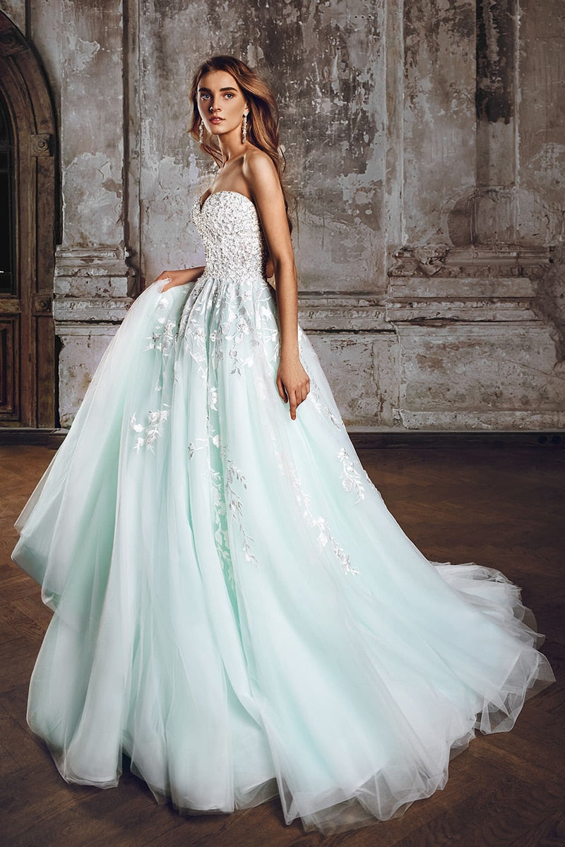 Elevate your style with the Robe Josey, an evening gown fit for a daring and adventurous fashionista. Embrace the challenge of standing out at any formal event with this chic and bold statement piece. Command attention and make a lasting impression with this stunning gown.