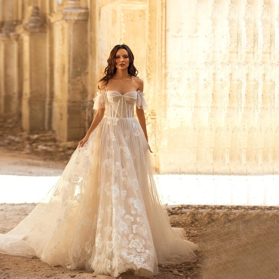 Look and feel beautiful in the Siennah Robe! With its gorgeous white lace flowers and A-line silhouette, it's the perfect bridal dress to make your special day extra special. Feel confident and enjoy the romantic elegance of this timeless design.