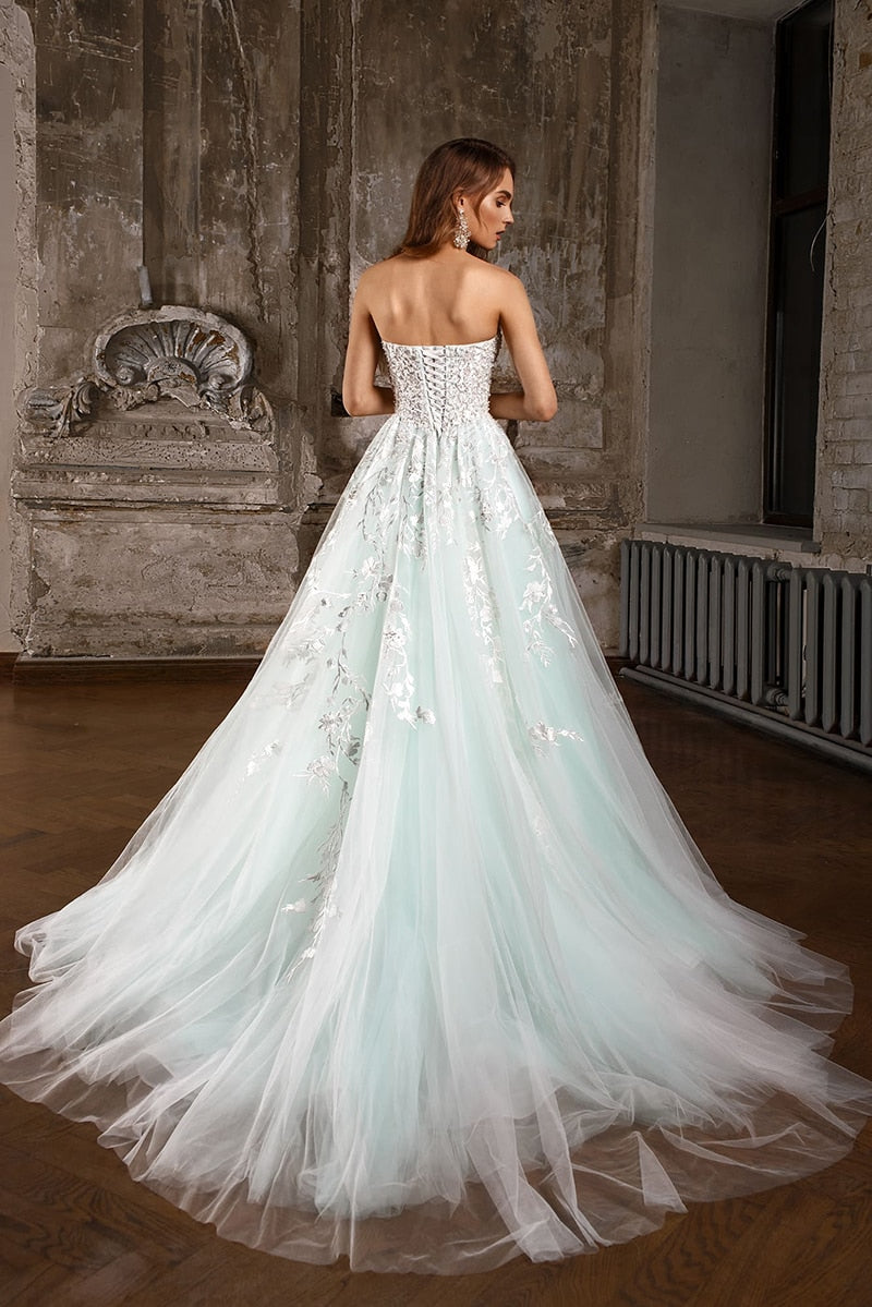 Elevate your style with the Robe Josey, an evening gown fit for a daring and adventurous fashionista. Embrace the challenge of standing out at any formal event with this chic and bold statement piece. Command attention and make a lasting impression with this stunning gown.