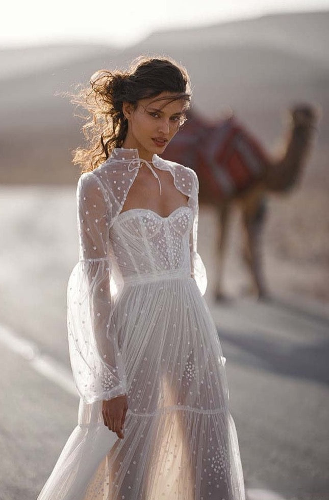 Expertly crafted from delicate white lace, the Robe Indhira is the perfect gown for your special day. Designed to make you feel elegant and beautiful, this bridal gown is made with intricate lace details that will capture everyone's attention. Make a statement with this stunning wedding dress.