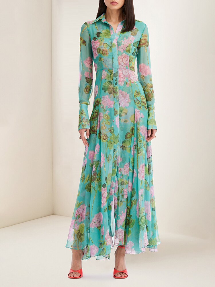 Indulge in luxury with the Robe Carlisha from Oscar de la Renta. This gorgeous silk chiffon maxi dress features a stunning geranium print, adding a touch of elegance and sophistication to your wardrobe. Perfect for any special occasion, this dress elevates your style and makes you feel like a true fashion icon.