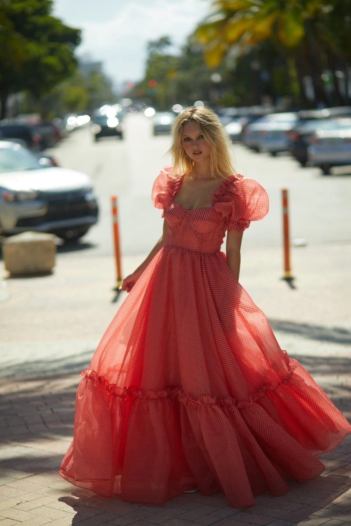 Introducing the Robe Selma - the perfect addition to your wardrobe! Crafted with a vibrant red checkered design, this dress features a square neckline, ruffled short sleeves, and a flowy maxi length. Perfect for any special occasion, your baby will be the star of the show in this dress.